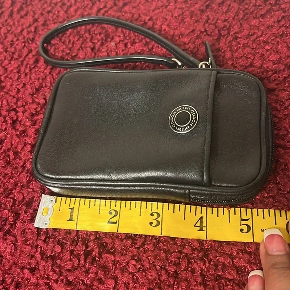 *Rare*Coach Black Leather Vertical Wristlet - Picture 13 of 14